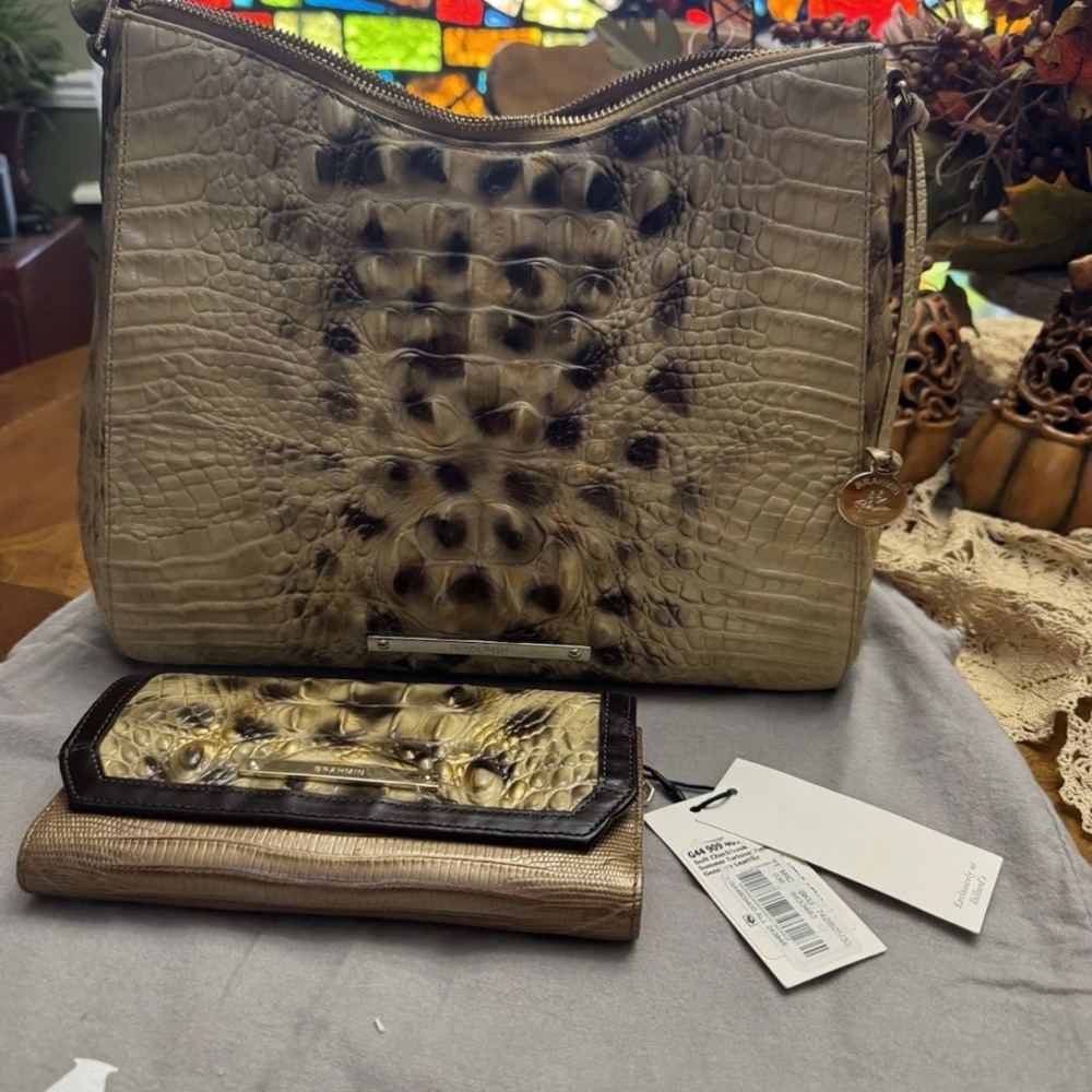 Brahmin Cream and Brown Shoulder Bag Set wallet, and shoulder bag new!!!